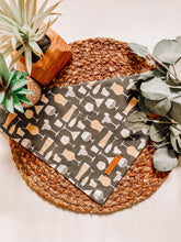 Load image into Gallery viewer, Cheers to Beers