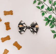 Load image into Gallery viewer, Cheers to Beers Bow Tie
