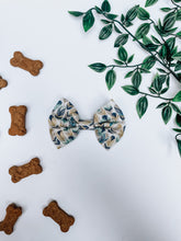 Load image into Gallery viewer, Birds of a Feather Bow Tie
