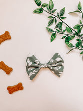 Load image into Gallery viewer, Never Leaf Me Bow Tie
