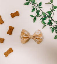 Load image into Gallery viewer, Delightful Daisy Bow Tie
